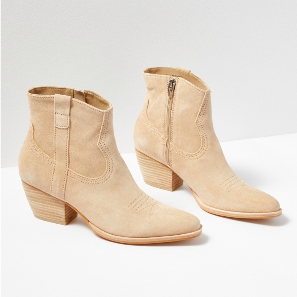 NWT Dolce Vita Silma Booties 7.5 Dune Suede